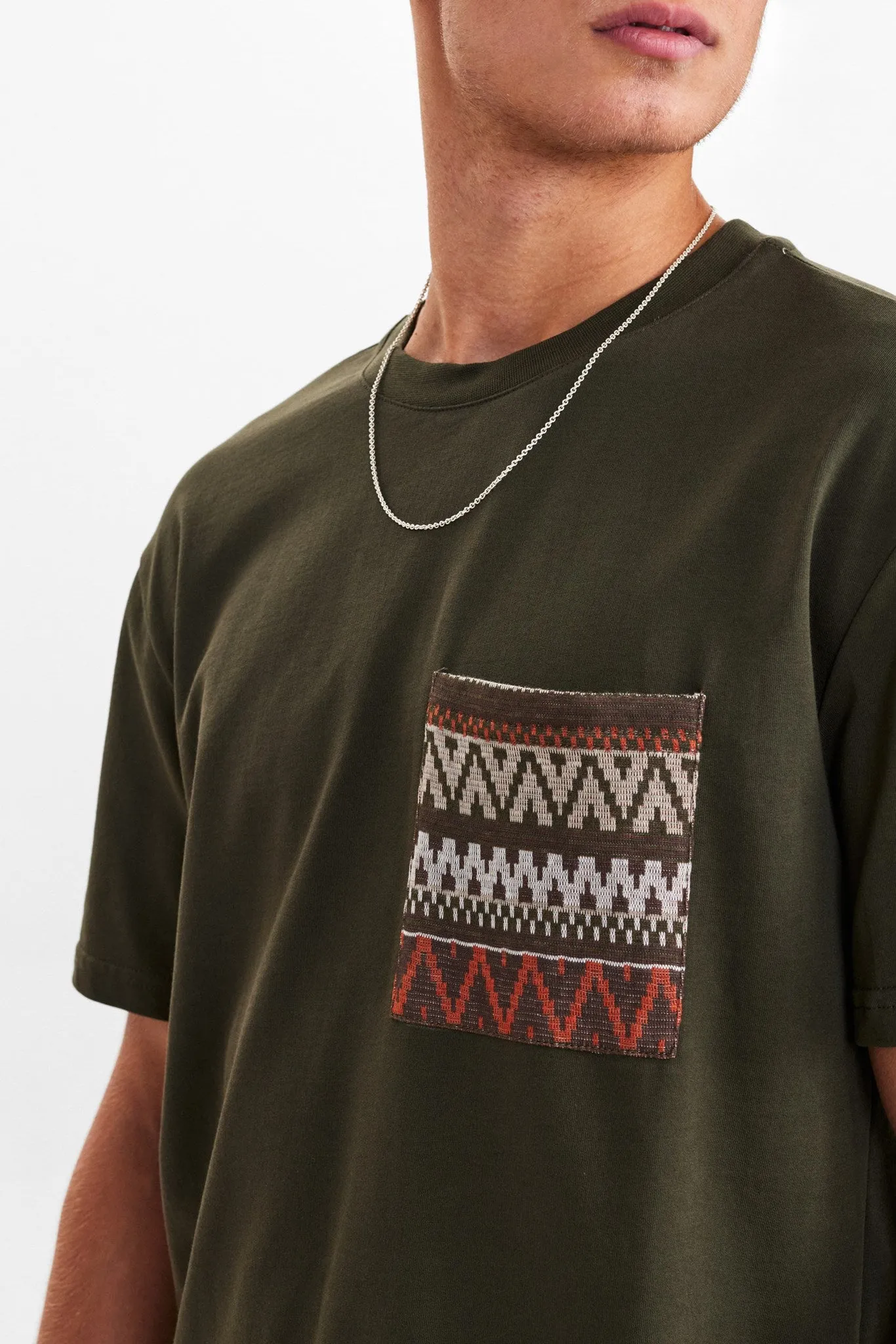 AKKIKKI PRINT POCKET TEE - Forest night