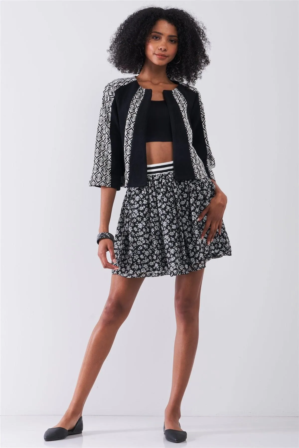 Black & White Damask Print Round Neck Open Front 3/4 Sleeve Cropped Jacket /1-2-2-1