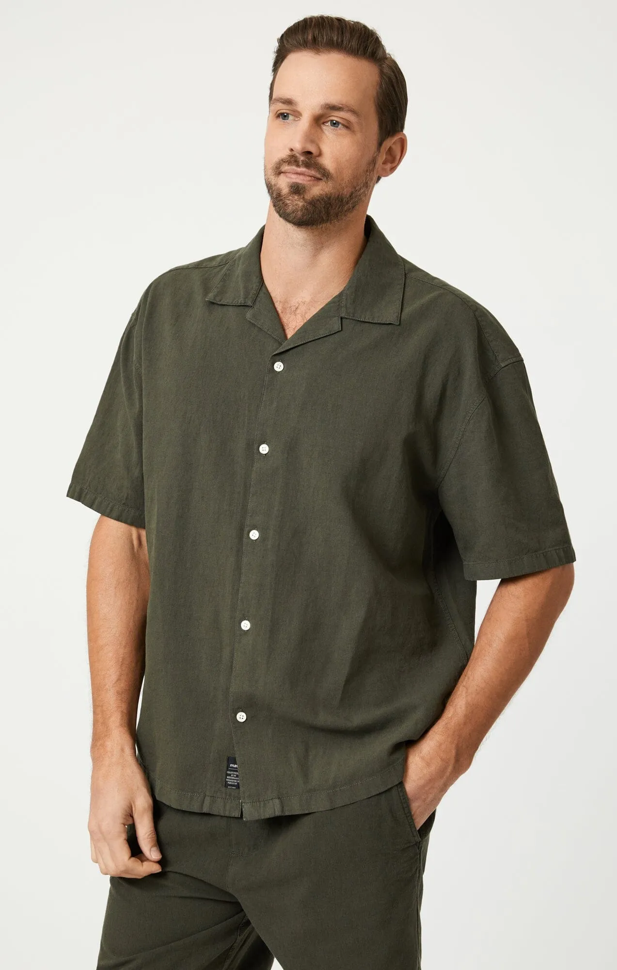 LINEN SHORT SLEEVE BUTTON-UP SHIRT IN ASPHALT